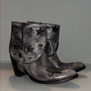 Old Gringo 10B women’s  gray star short western boots